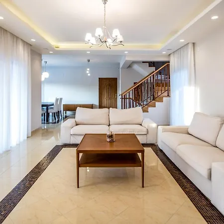 Next To The Beach Villa *